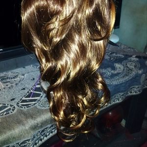 Beautiful long never been worn wig brown with blonde highlights